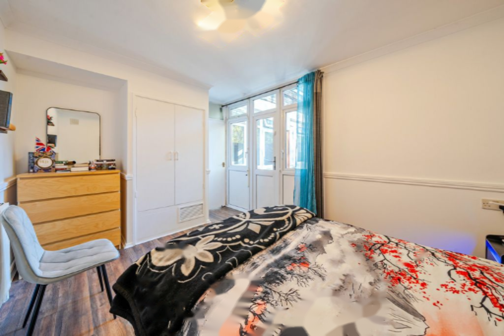 Flat in London, United Kingdom - picture 6