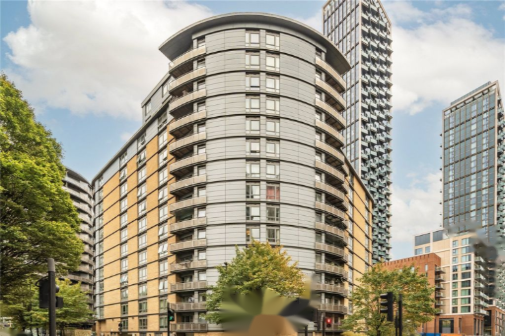 Flat in London, United Kingdom - picture 6