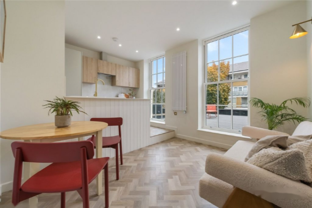 Flat in London, United Kingdom - picture 6