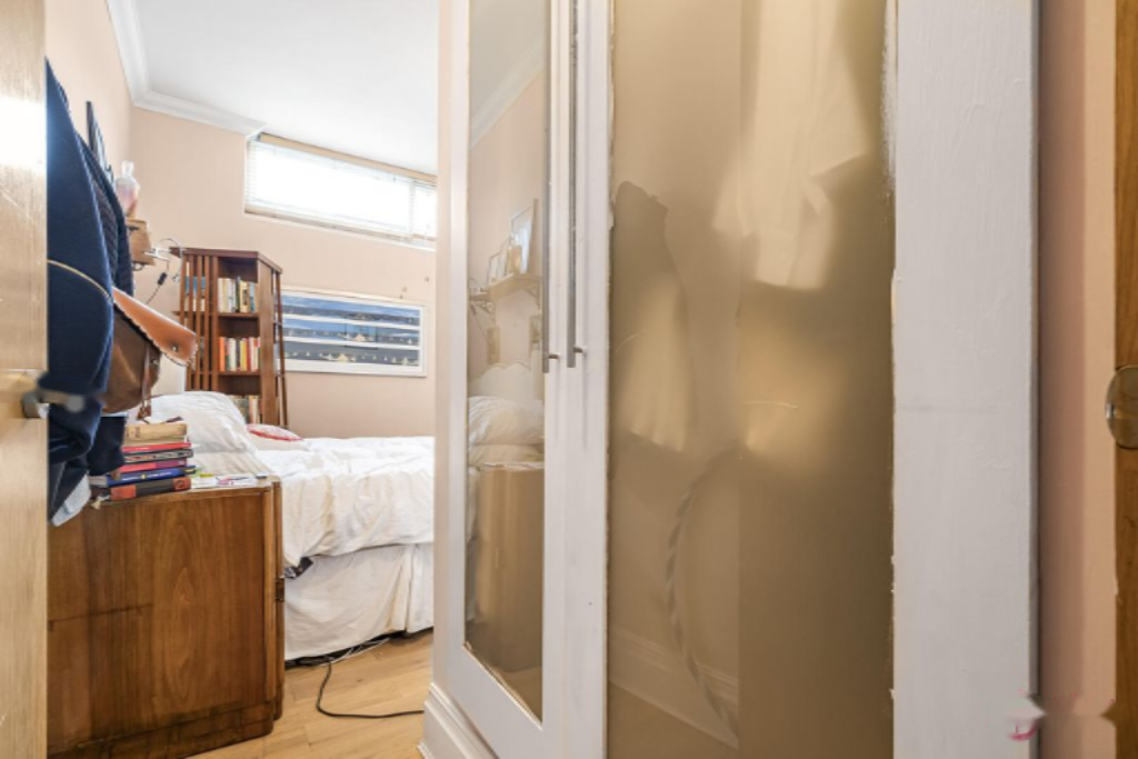 Flat in London, United Kingdom - picture 6