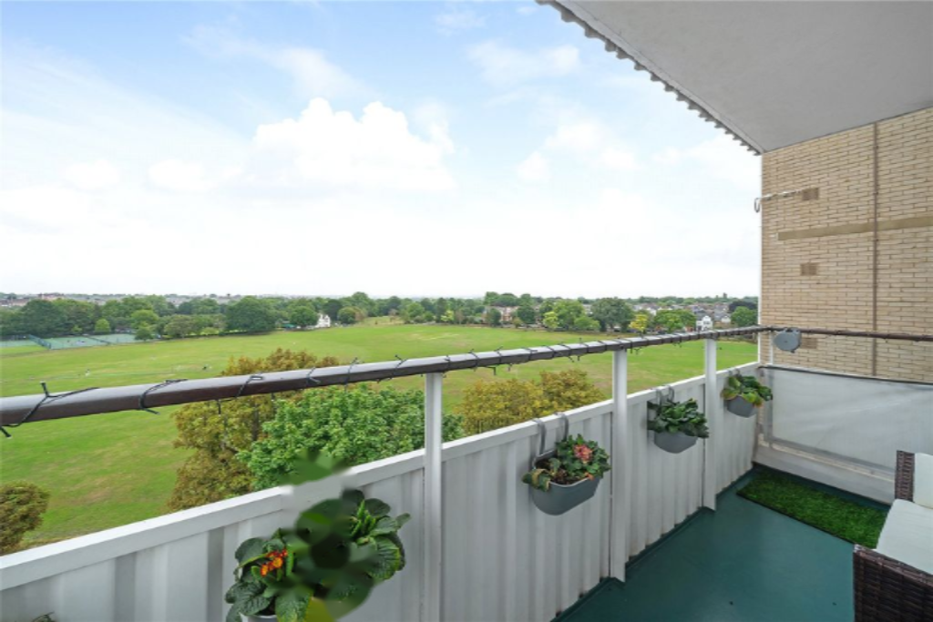 Flat in London, United Kingdom - picture 6