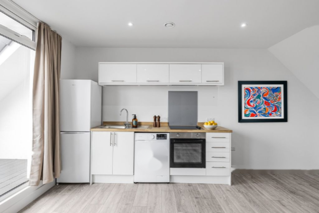 Flat in London, United Kingdom - picture 7