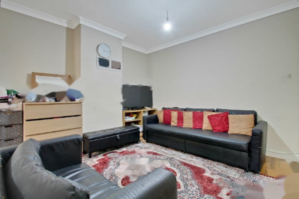 Flat in London, United Kingdom - picture 8