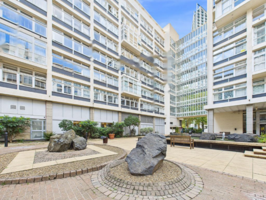 Flat in London, United Kingdom - picture 9