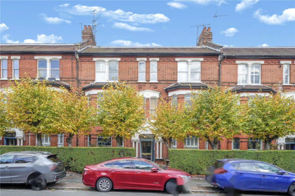 Flat in London, United Kingdom - picture 9