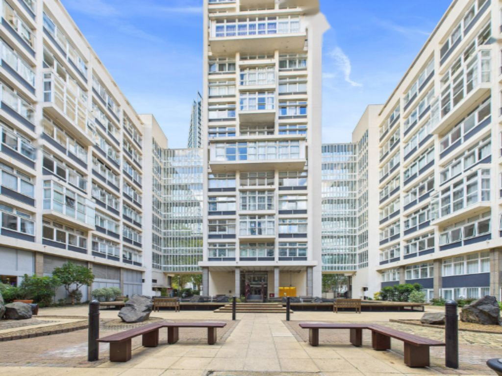 Flat in London, United Kingdom - picture 10