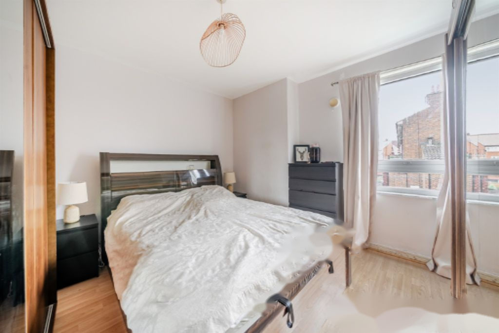 Flat in London, United Kingdom - picture 10