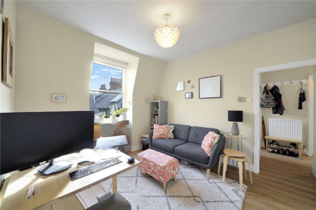 Flat in London, United Kingdom - picture 11