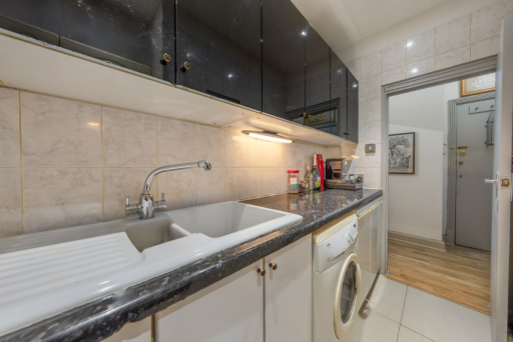 Flat in London, United Kingdom, 48 m² - picture 11