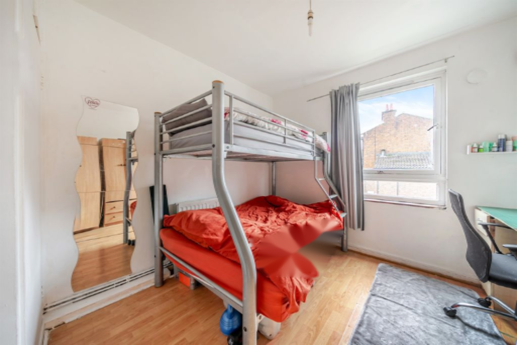 Flat in London, United Kingdom - picture 12