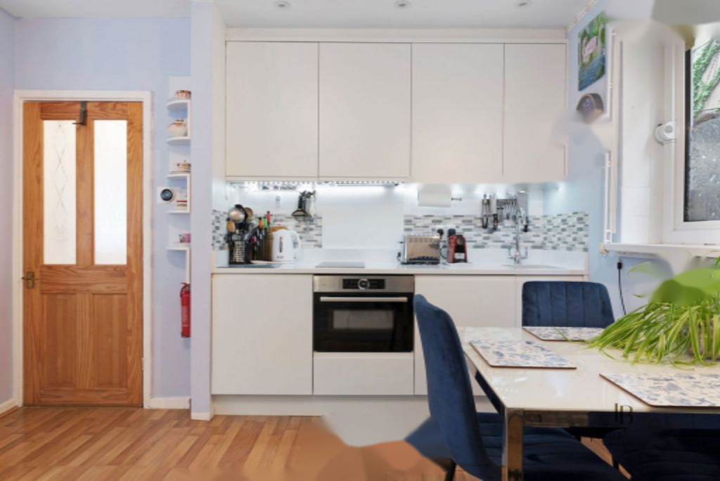 Flat in London, United Kingdom - picture 12