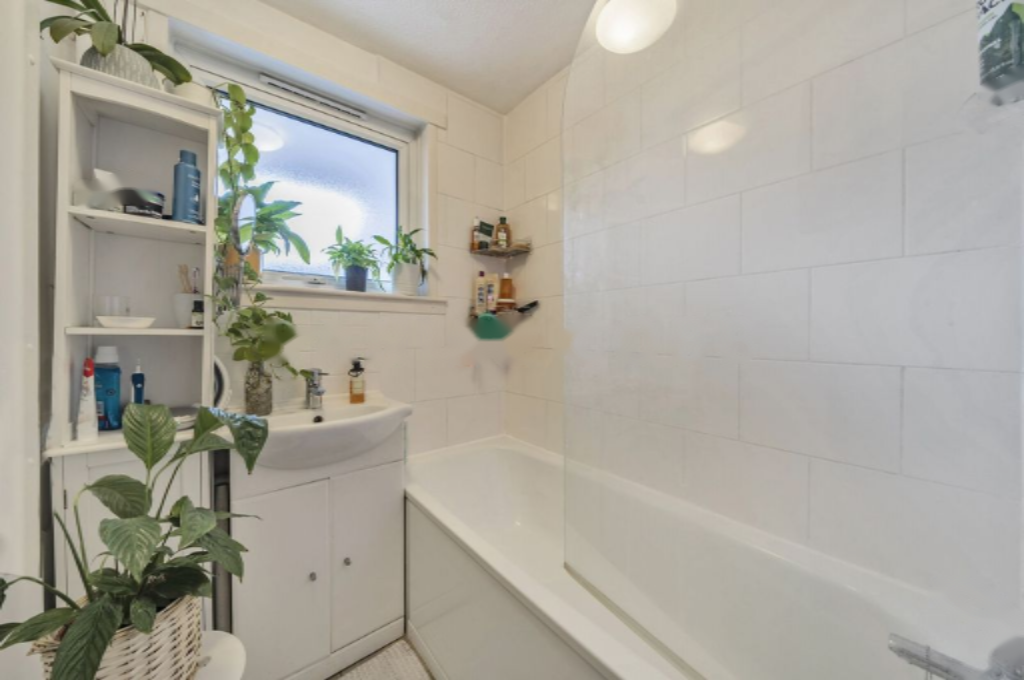 Flat in London, United Kingdom, 48 m² - picture 12