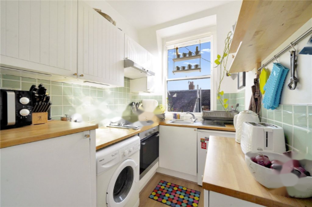 Flat in London, United Kingdom - picture 13