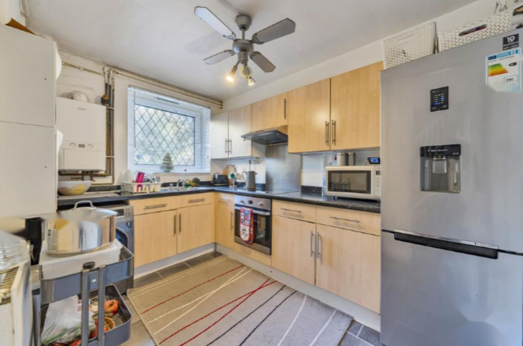 Flat in London, United Kingdom - picture 13