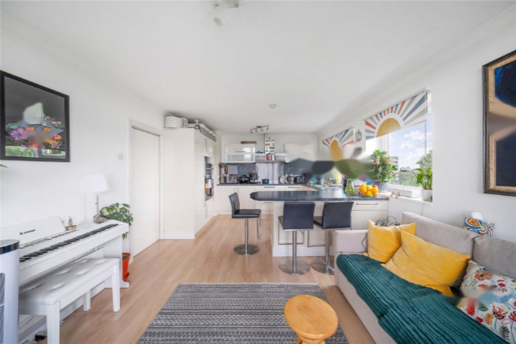 Flat in London, United Kingdom - picture 14