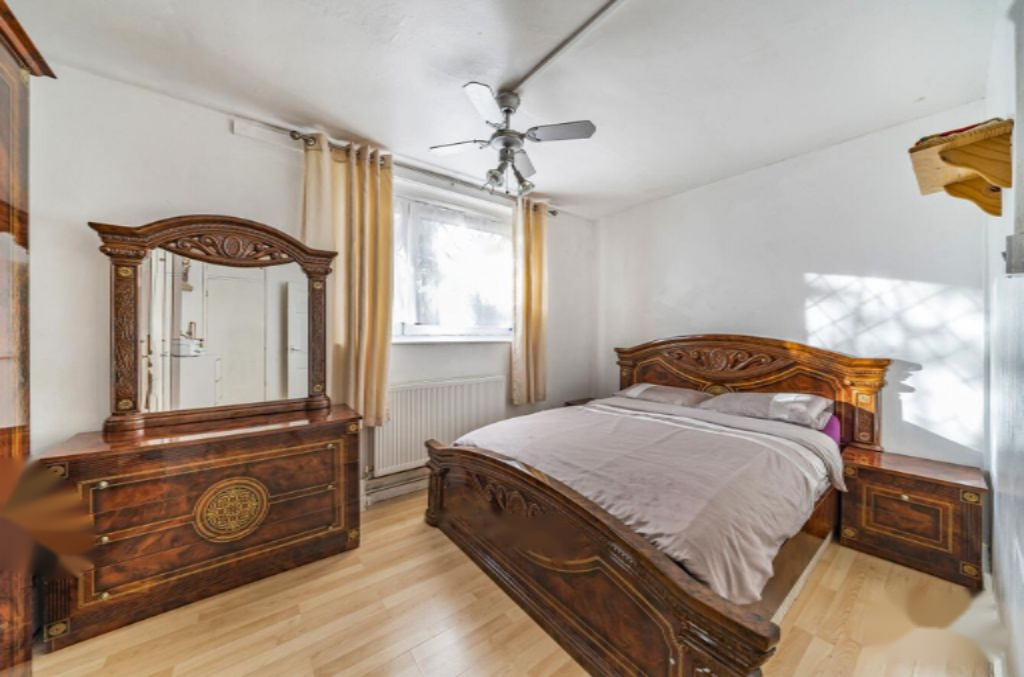 Flat in London, United Kingdom - picture 15