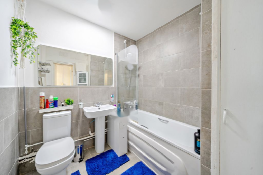 Flat in London, United Kingdom - picture 15