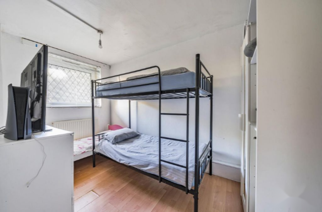 Flat in London, United Kingdom - picture 16