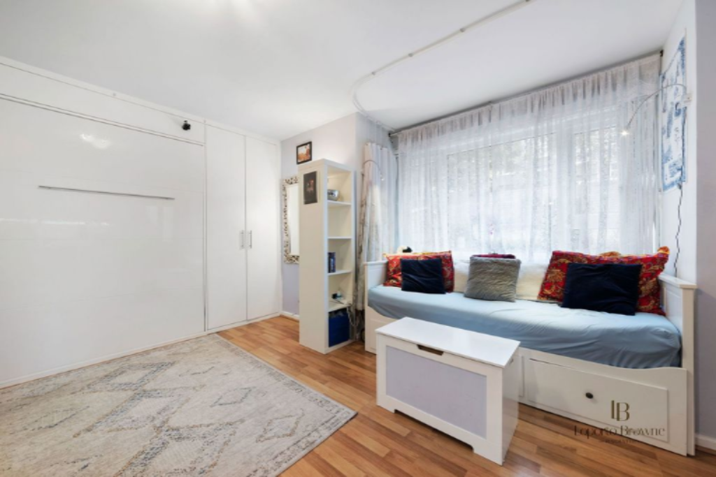 Flat in London, United Kingdom - picture 16