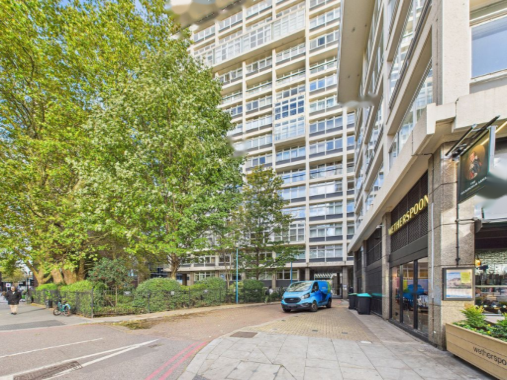 Flat in London, United Kingdom - picture 16