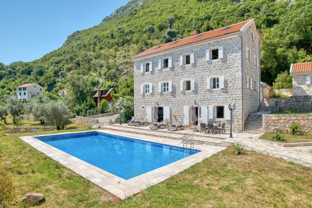 Villa in Prcanj, Montenegro, 800 m² - picture 2