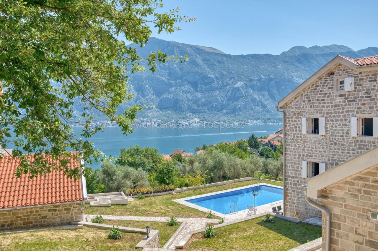 Villa in Prcanj, Montenegro, 800 m² - picture 3