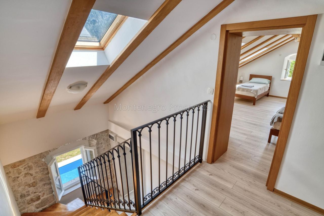 Villa in Prcanj, Montenegro, 800 m² - picture 13