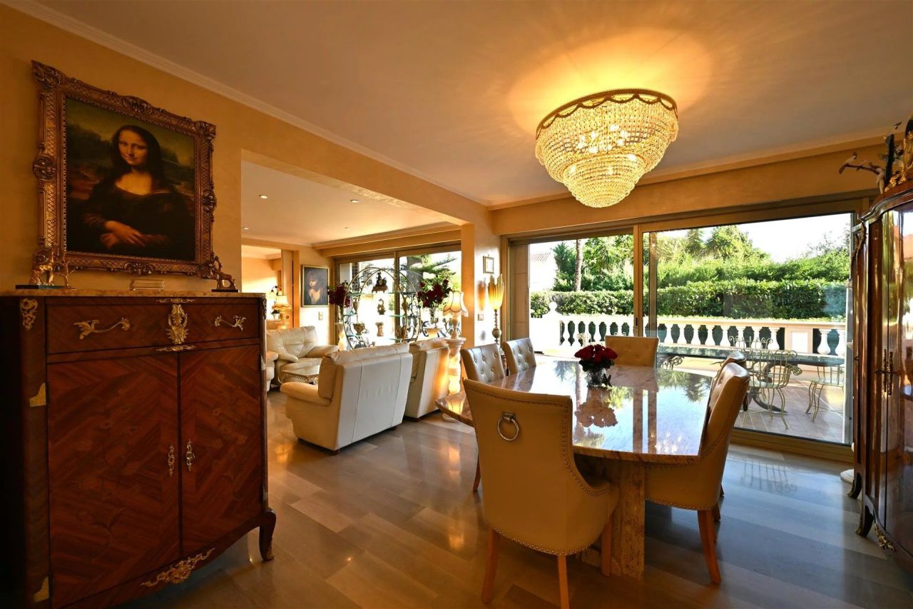 Flat in Beaulieu-sur-Mer, France, 160 m² - picture 9