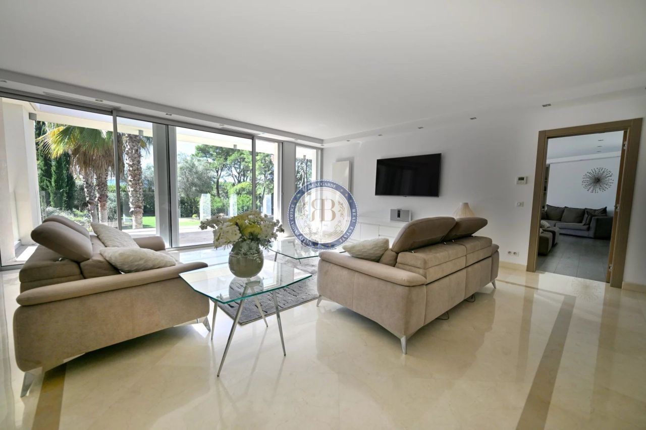 House in Mougins, France, 520 m² - picture 11