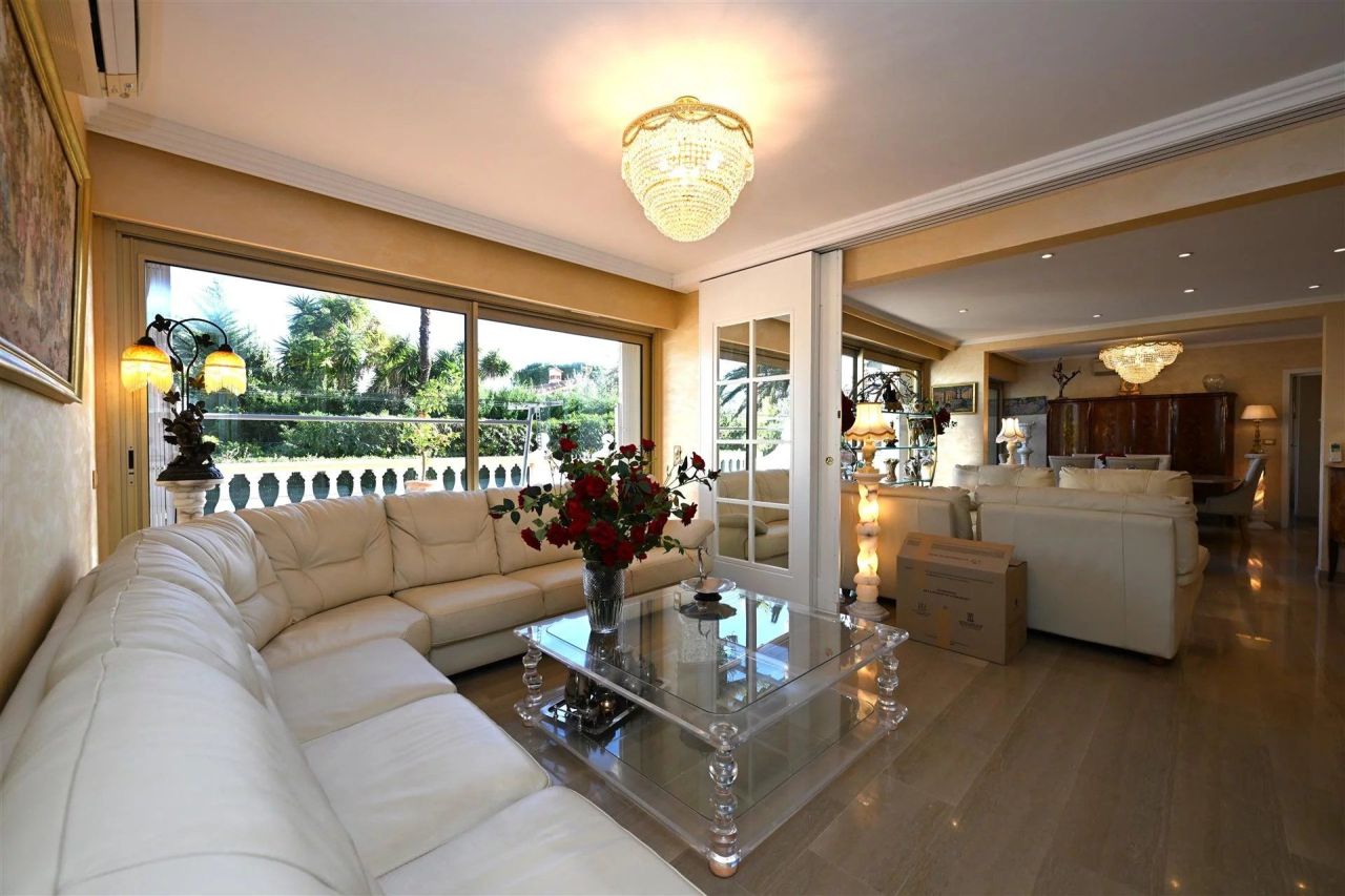 Flat in Beaulieu-sur-Mer, France, 160 m² - picture 11