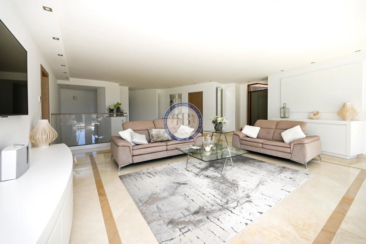 House in Mougins, France, 520 m² - picture 12