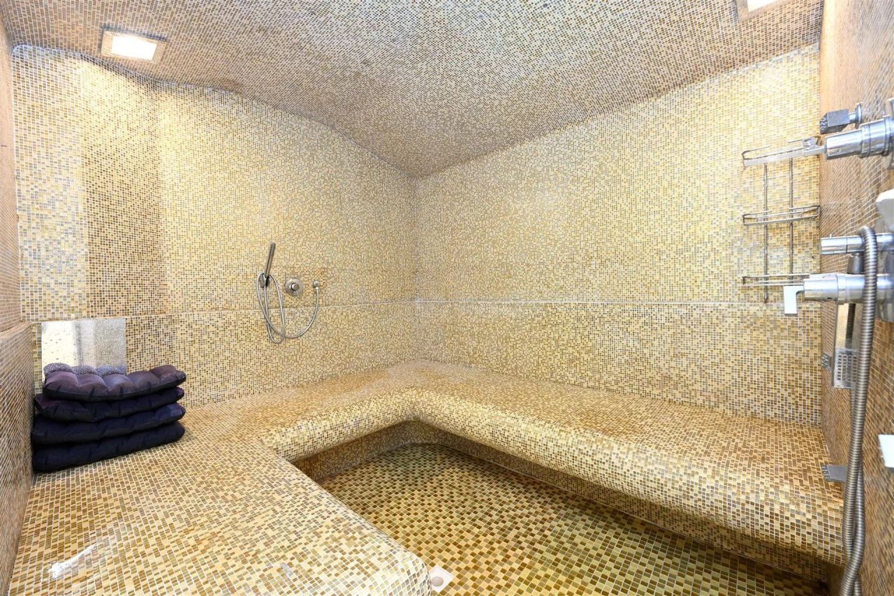 Flat in Beaulieu-sur-Mer, France, 160 m² - picture 16