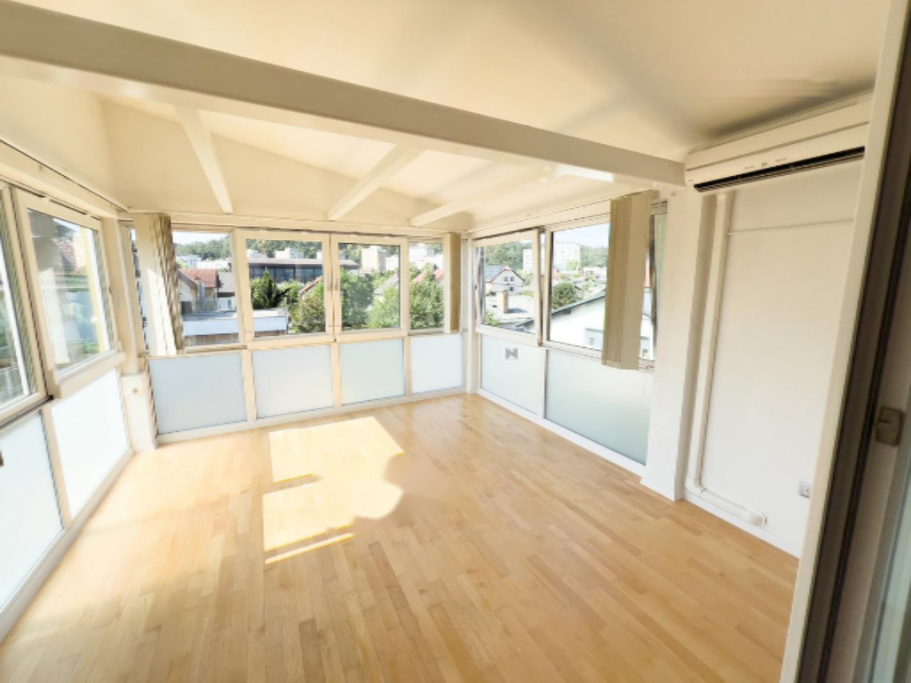 Haus in Ljubljana, Slowenien, 422 m² - Foto 1