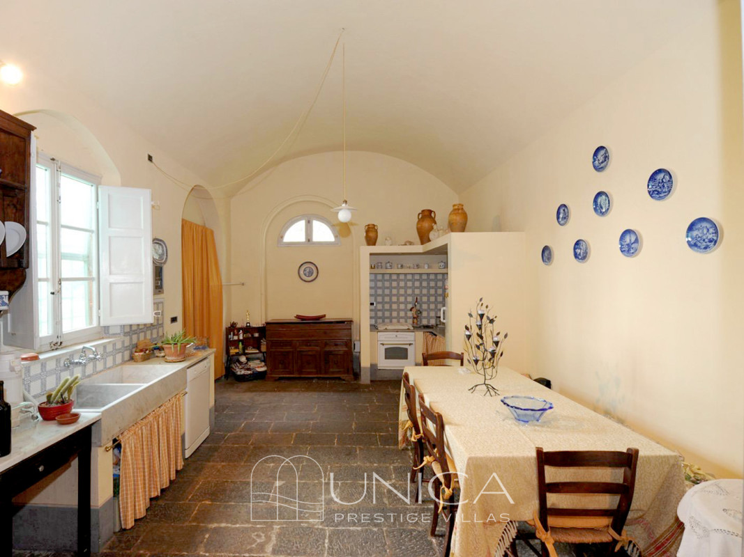 Finca en Lucca, Italia, 1 580 m² - imagen 12