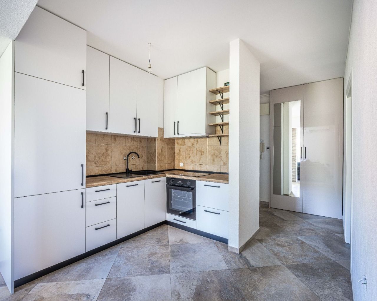 Appartamento a Tivat, Montenegro, 52 m² - foto 1