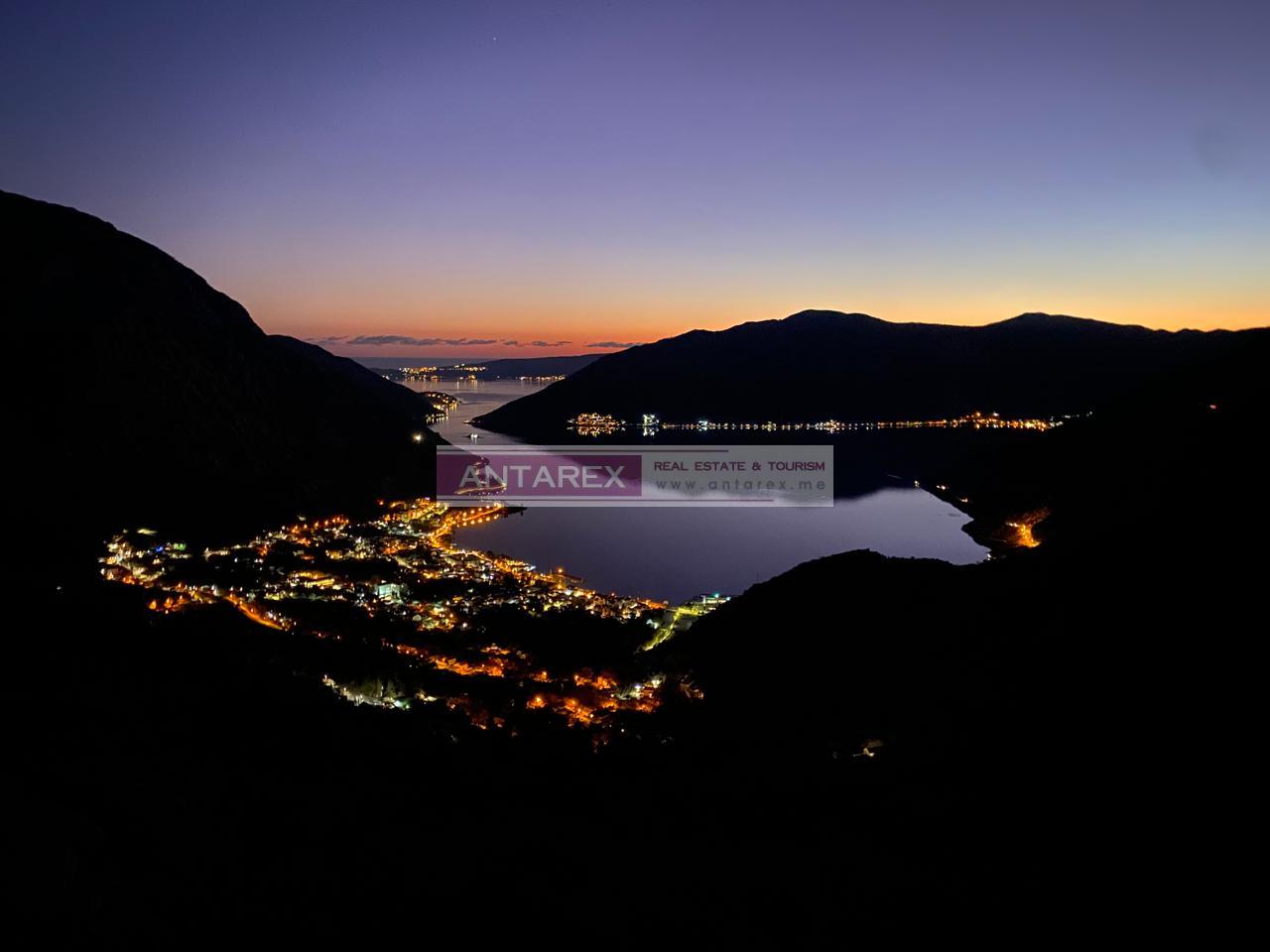 Terreno a Risan, Montenegro, 2 486 m2 - foto 1