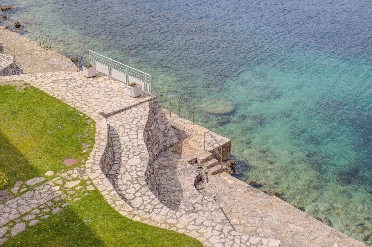 Flat in Saint-Jean-Cap-Ferrat, France, 92 m² - picture 3