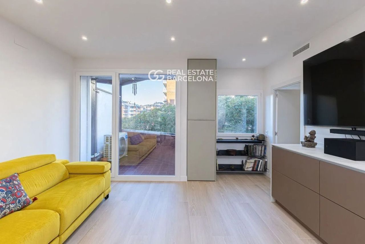 Flat in Eixample, Spain, 99 m² - picture 2