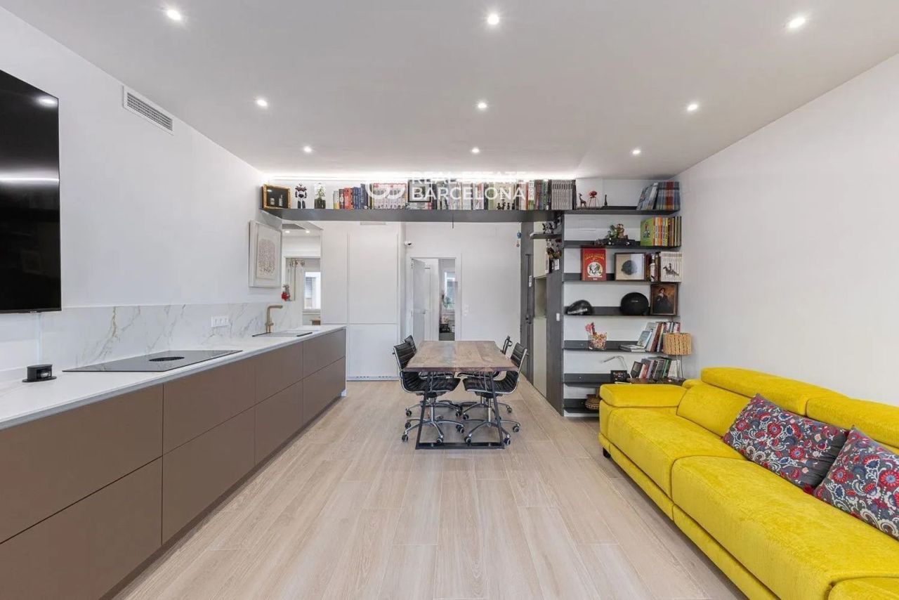 Flat in Eixample, Spain, 99 m² - picture 8