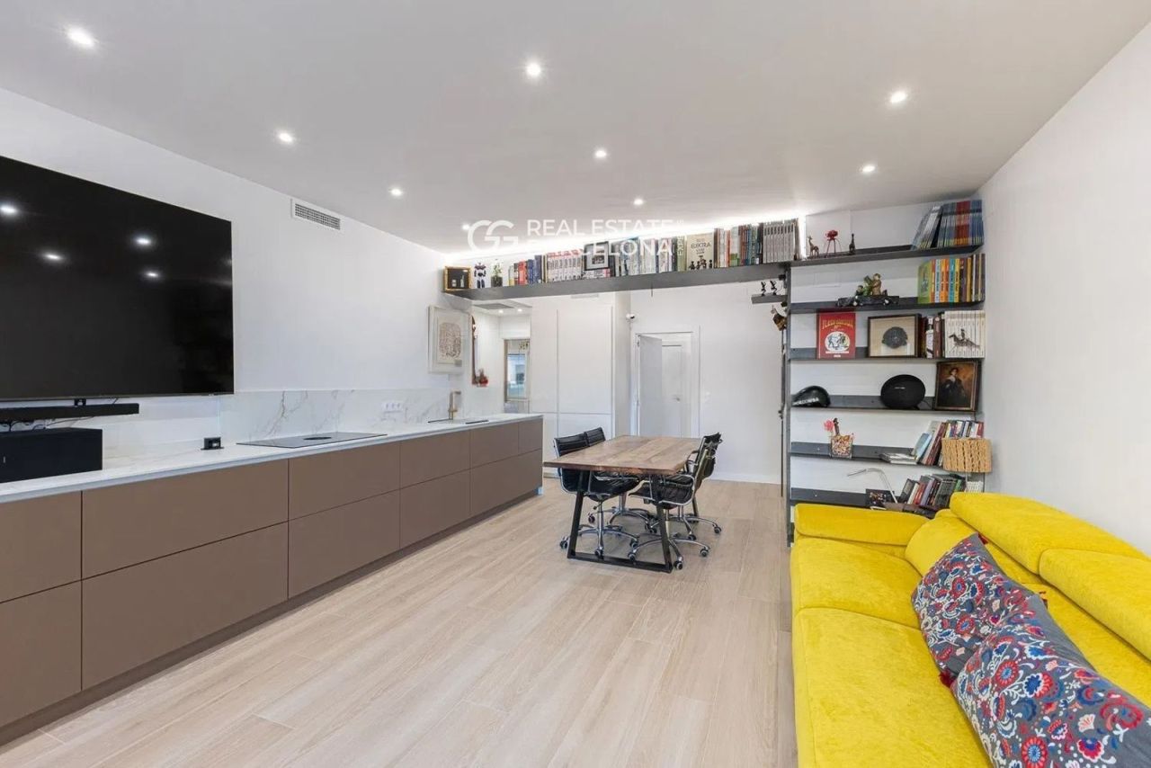 Flat in Eixample, Spain, 99 m² - picture 10