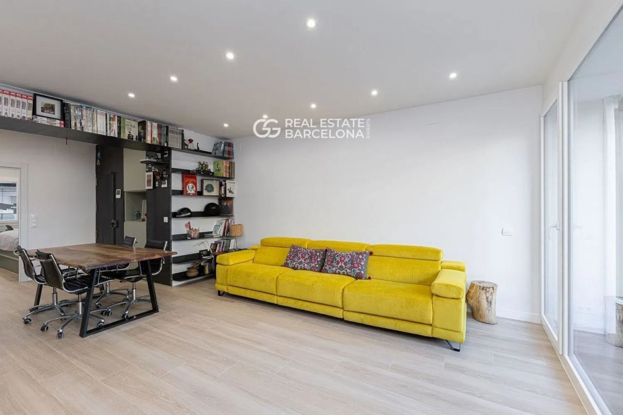 Flat in Eixample, Spain, 99 m² - picture 12