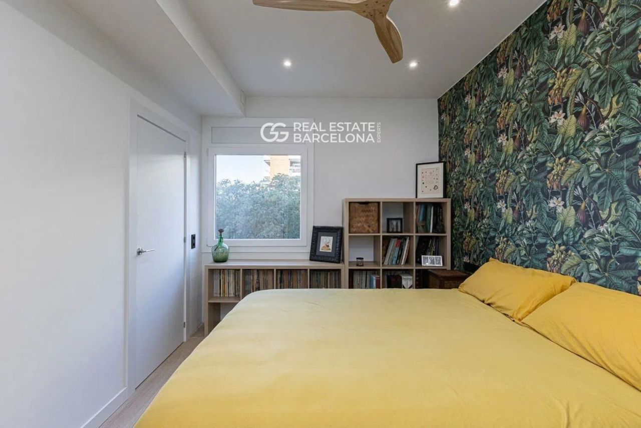 Flat in Eixample, Spain, 99 m² - picture 13