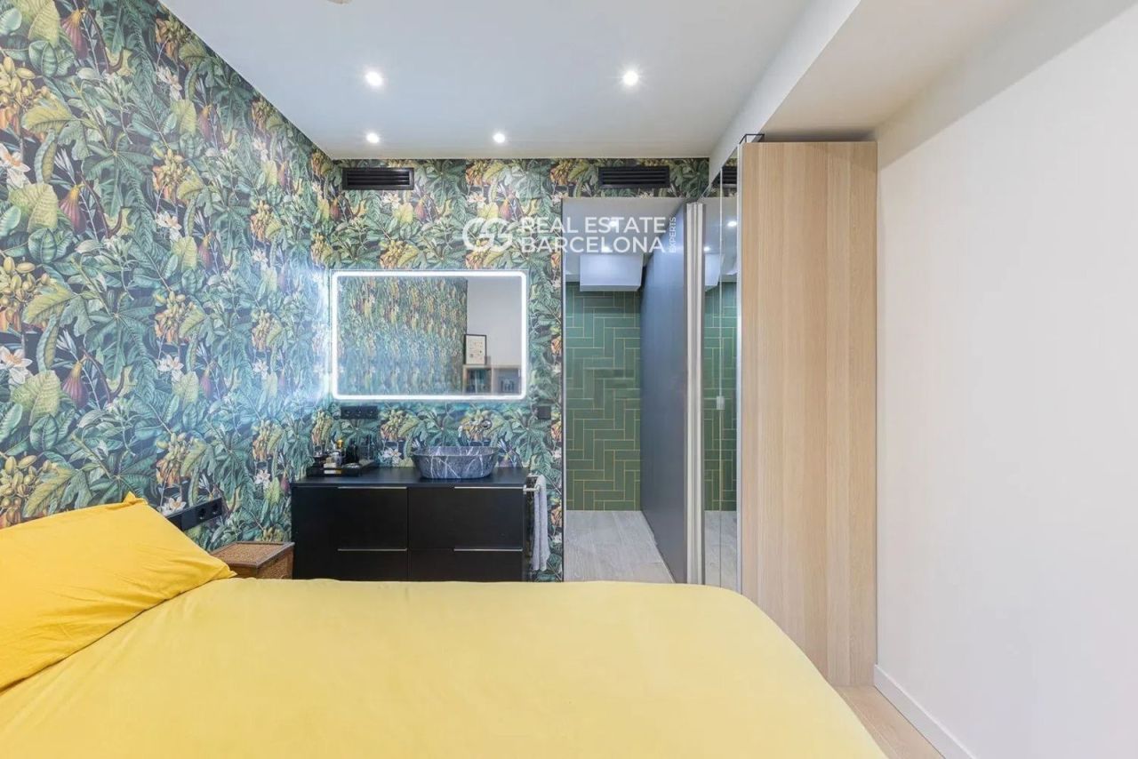 Flat in Eixample, Spain, 99 m² - picture 16