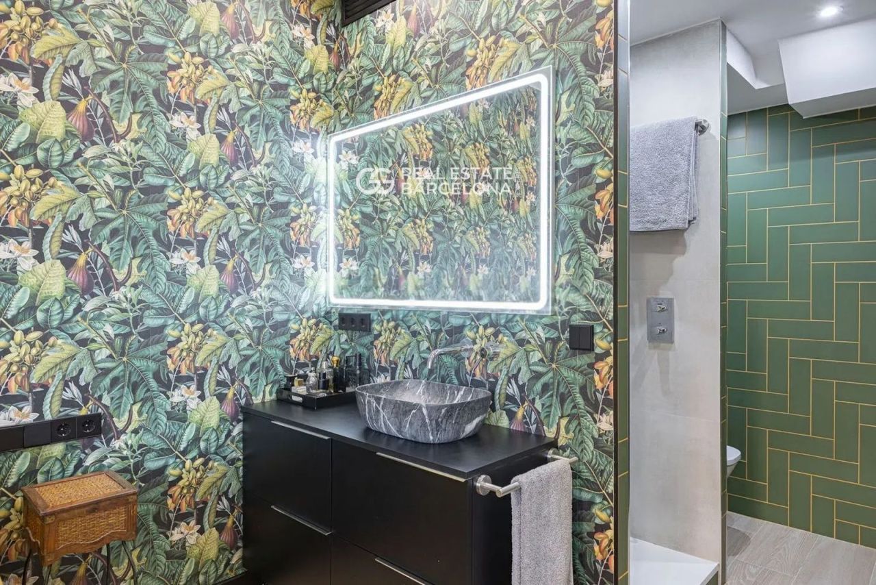 Flat in Eixample, Spain, 99 m² - picture 18