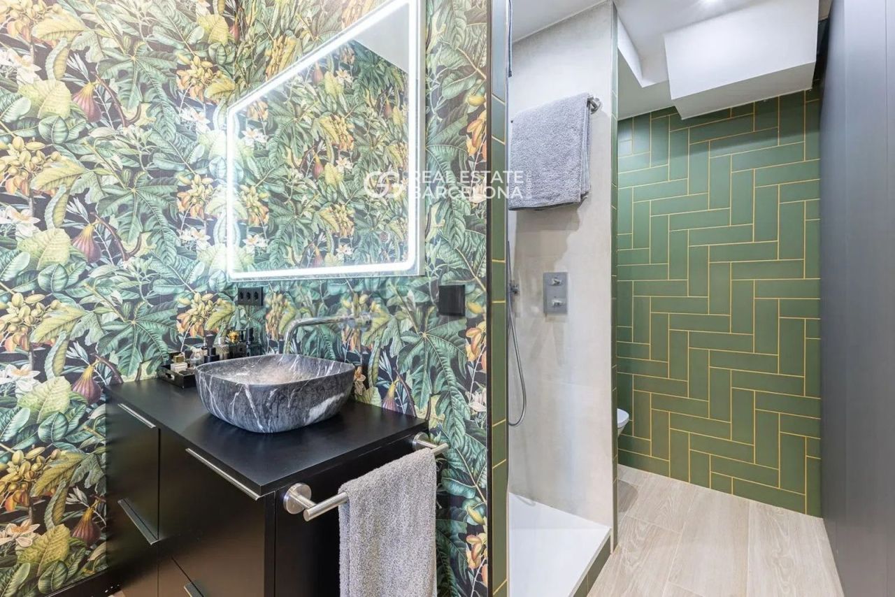 Flat in Eixample, Spain, 99 m² - picture 19