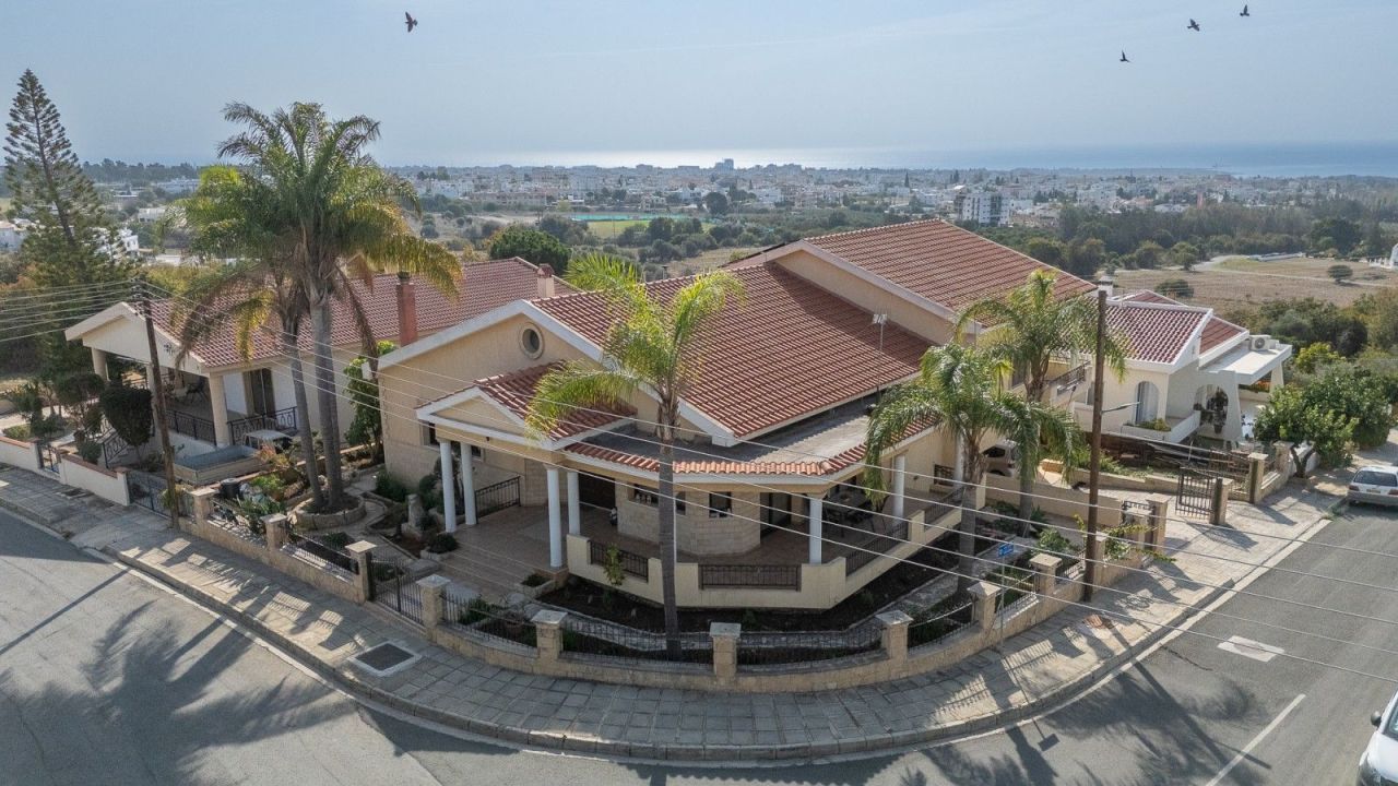 Villa a Paphos, Cipro, 420 m² - foto 1