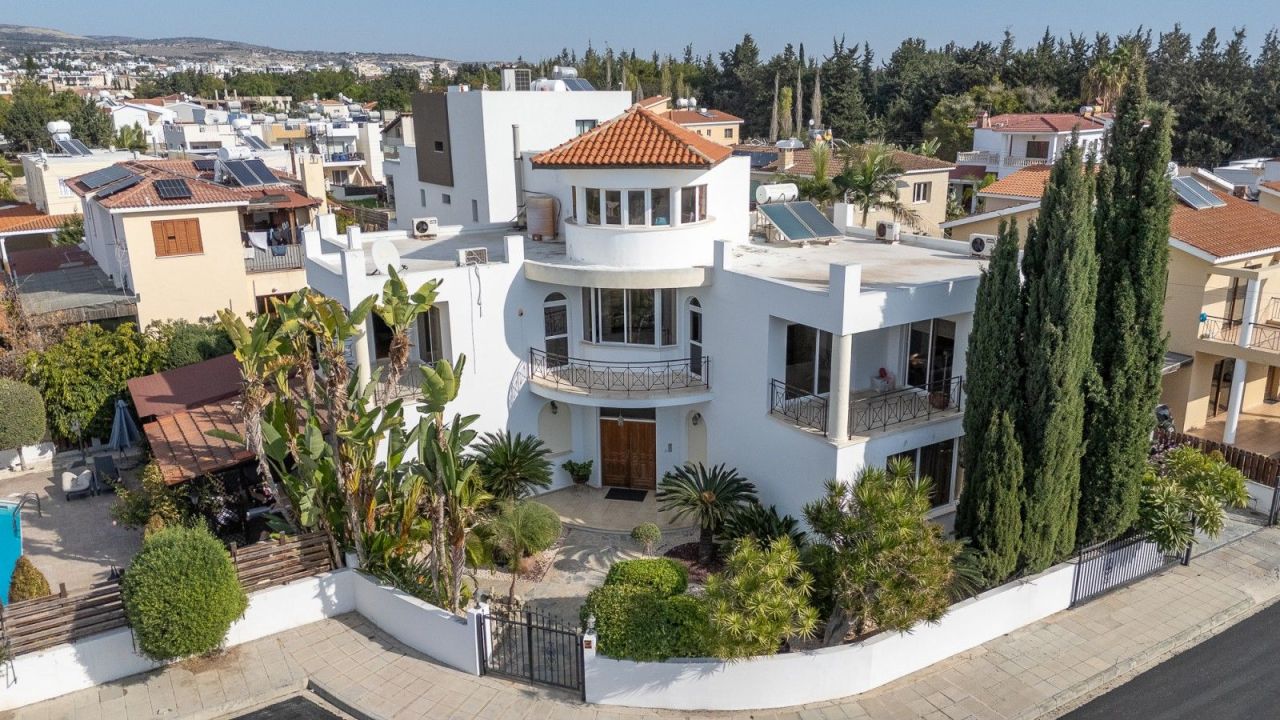 Villa in Paphos, Cyprus, 498 m² - picture 1