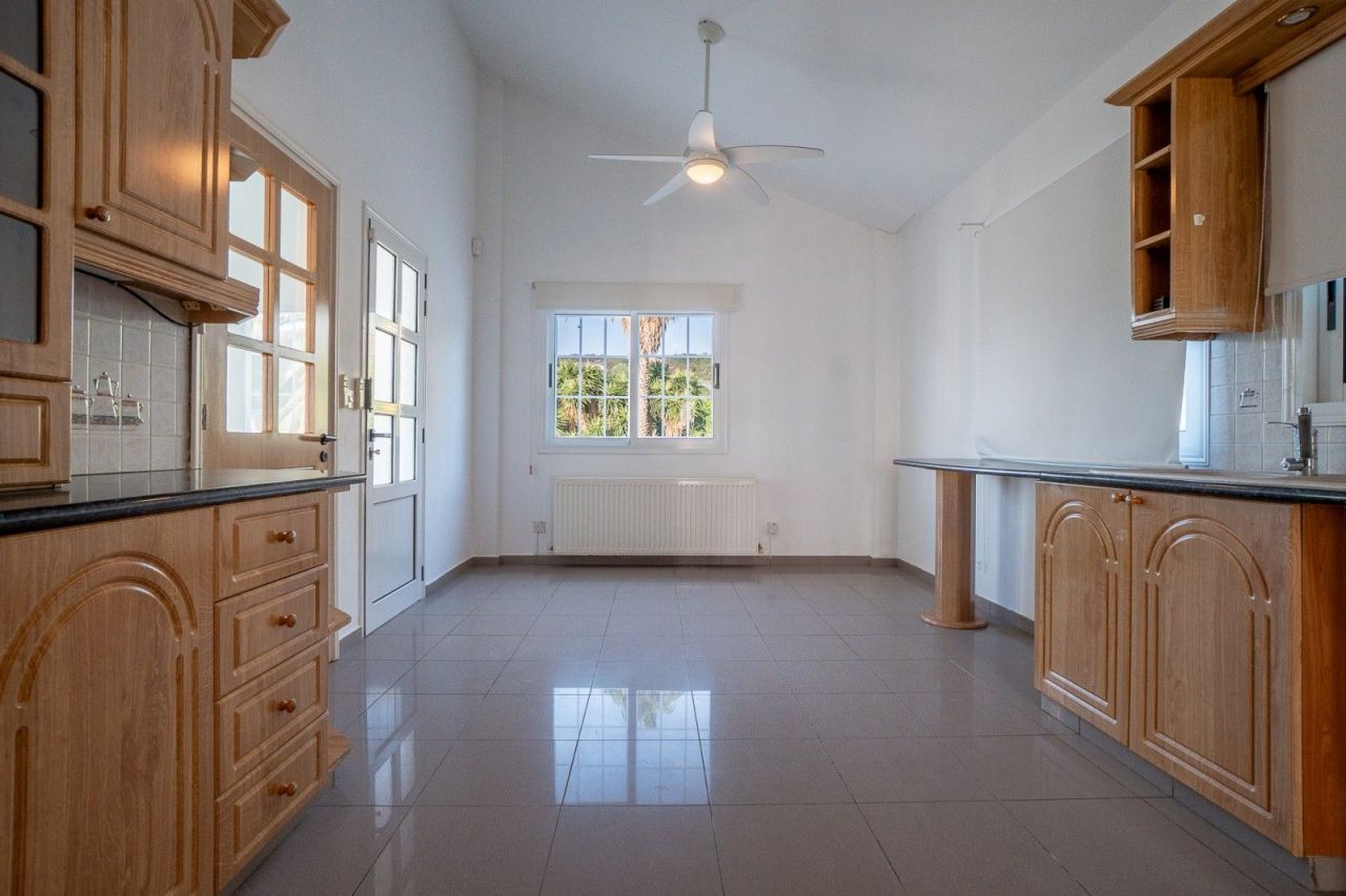 Villa in Paphos, Cyprus, 300 m² - picture 13