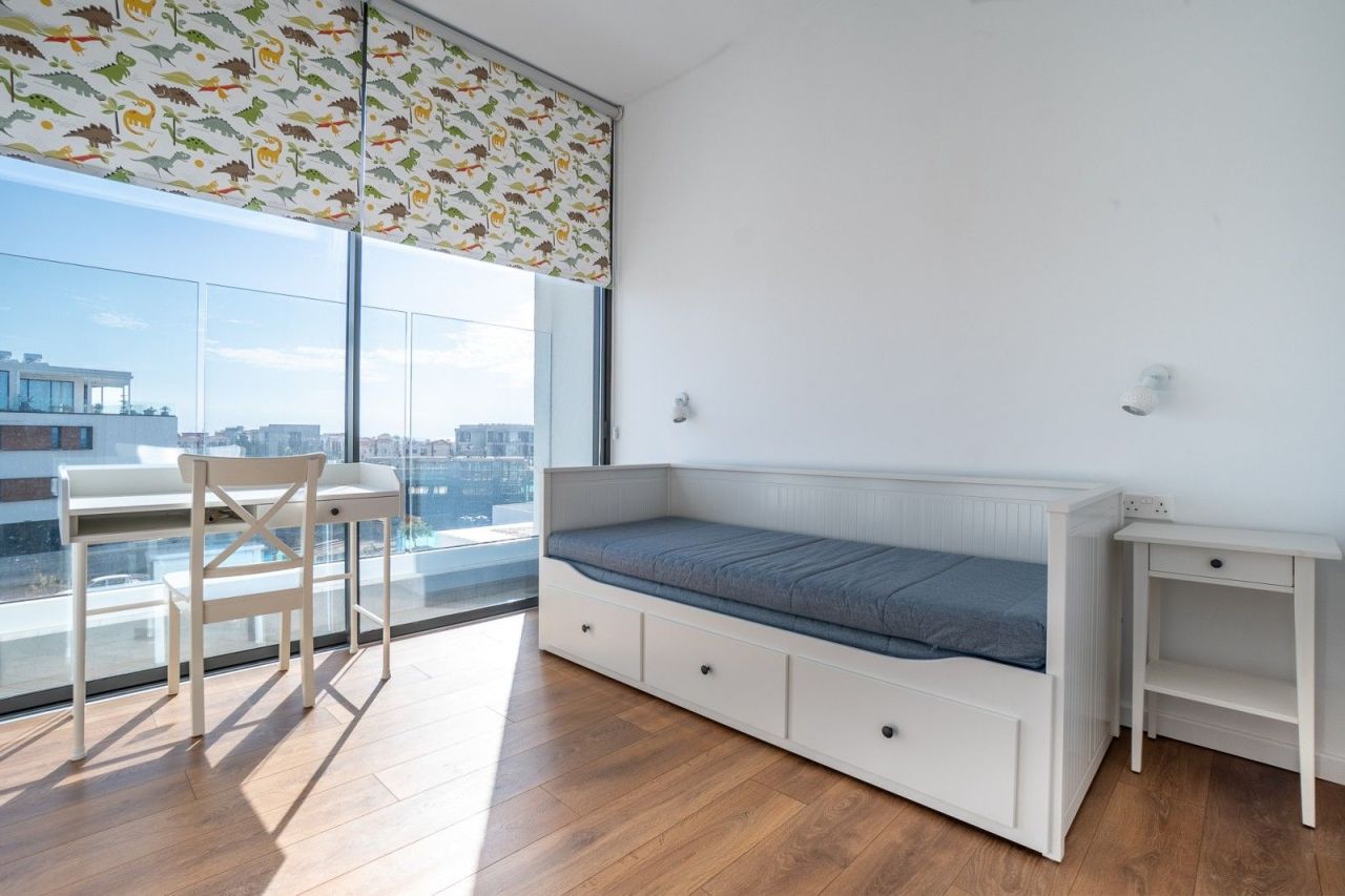 Penthouse in Paphos, Cyprus - picture 16