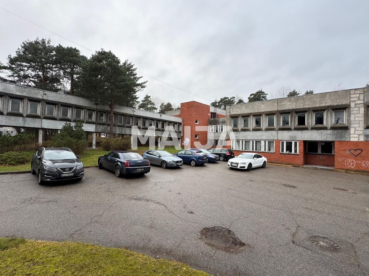 Bureau à Riga, Lettonie, 3 000 m² - image 1